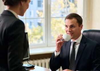 Он решил использовать дочь владельца как лифт по карьере. Но просчитался