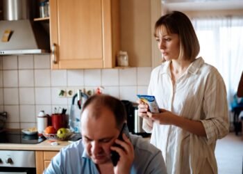 Муж сказал, что ему стыдно со мной идти на банкет — но всё вышло иначе