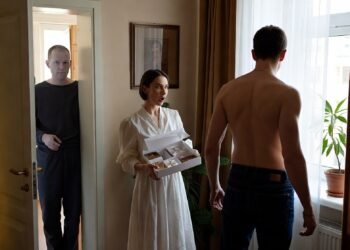 Я платила за всех семь лет — пока не выставила всю родню мужа за дверь