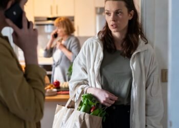 За мой счёт устроили пир и сделали из меня няню — в итоге Новый год они встречали без меня и без банкета